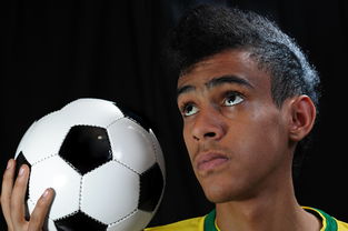 开云官网-五大联赛门将出球模式变化与球队传导效率关联,门将出来踢球 第2张